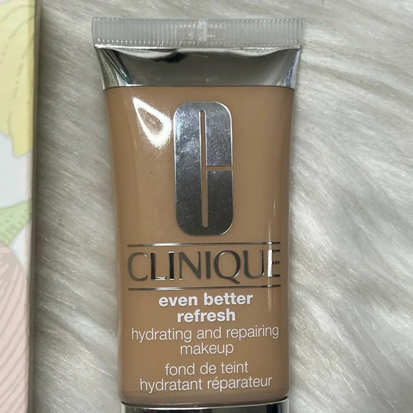 🤍Clinique Even Better Refresh Hydrating and Repairing Makeup🤍 - Picture 7 of 9
